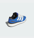 Zapatillas deportivas Adidas Forum Low de gamuza azul con rayas blancas y detalles en negro y gris. Suela de goma blanca.