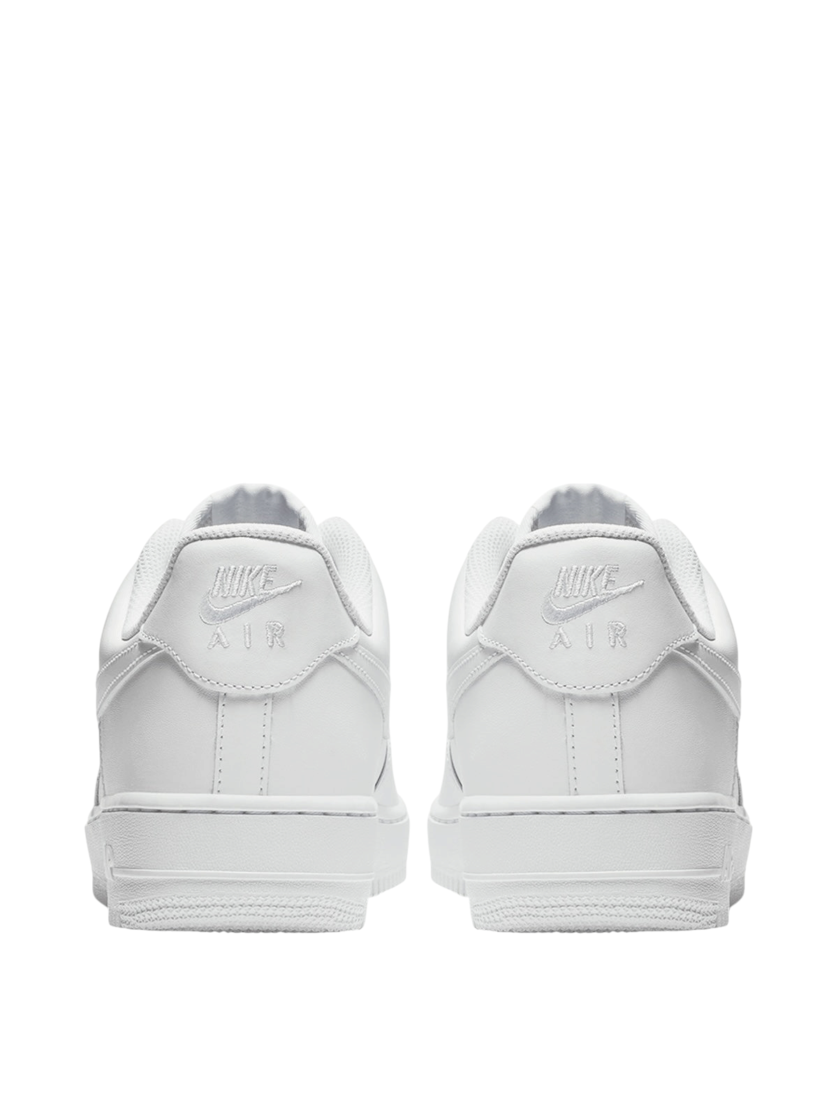 Tenis Nike Air Force 1 Low blancos de 𝐋𝐔𝐀𝐋 con detalle bordado en el talón y diseño minimalista.