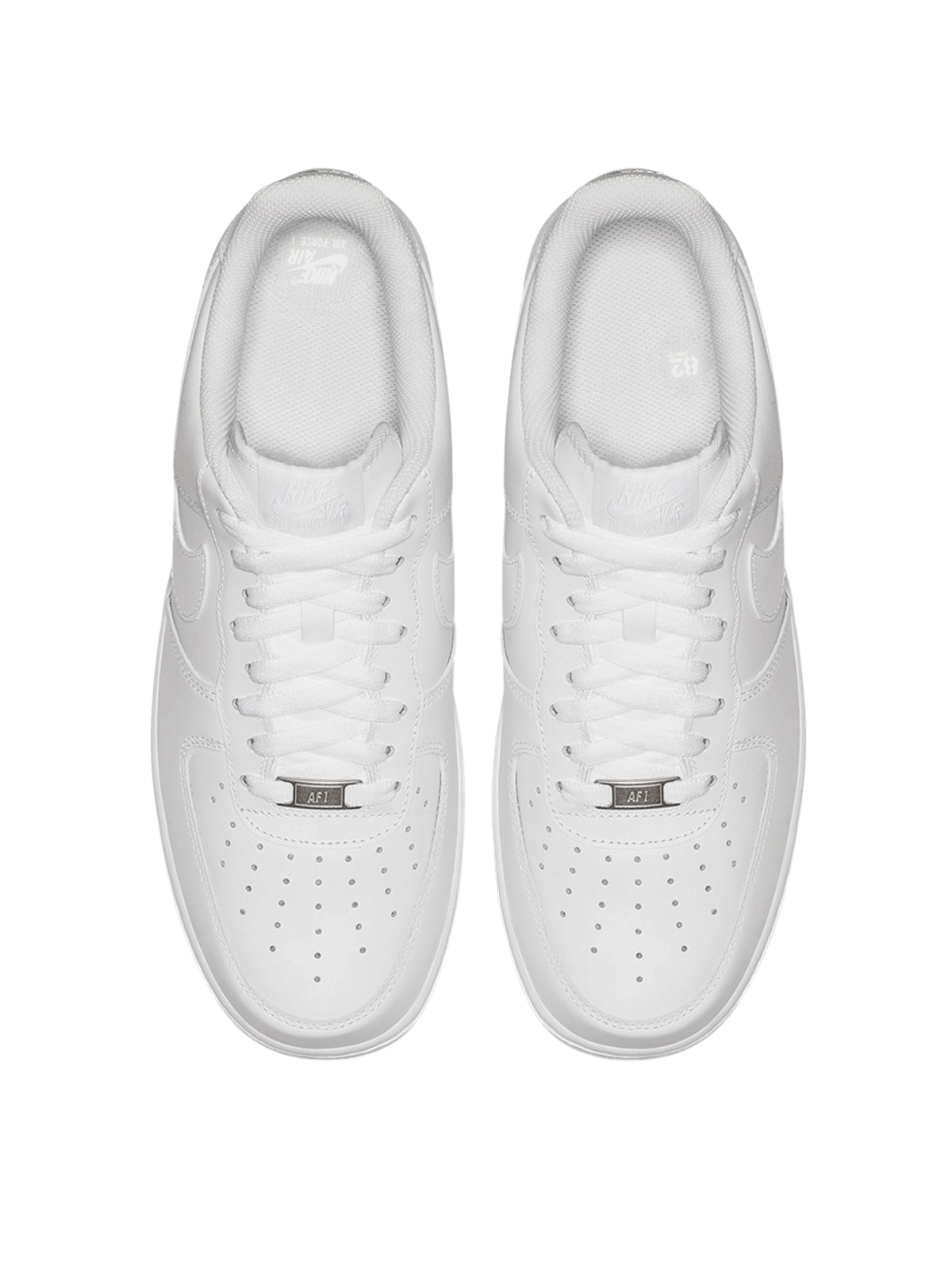 Tenis Nike Air Force 1 Low blancos de 𝐋𝐔𝐀𝐋 con diseño minimalista, agujetas y placa metálica AF1 en la parte frontal.