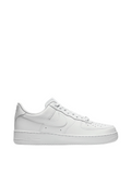 Tenis Nike Air Force 1 Low blancos de 𝐋𝐔𝐀𝐋 con diseño minimalista, silueta clásica y acabado monocromático.