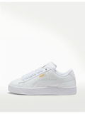Zapatillas 𝐋𝐔𝐀𝐋 PUMA Suede XL blancas con cordones anchos, diseño robusto y detalles en dorado para estilo urbano.