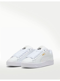 Zapatillas 𝐋𝐔𝐀𝐋 PUMA Suede XL blancas con cordones anchos y detalles dorados, estilo urbano y robusto.